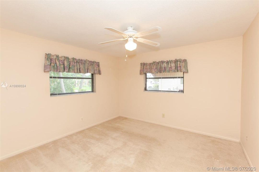Vendido Recientemente: $474,900 (4 camas, 2 baños, 2138 Pies cuadrados)
