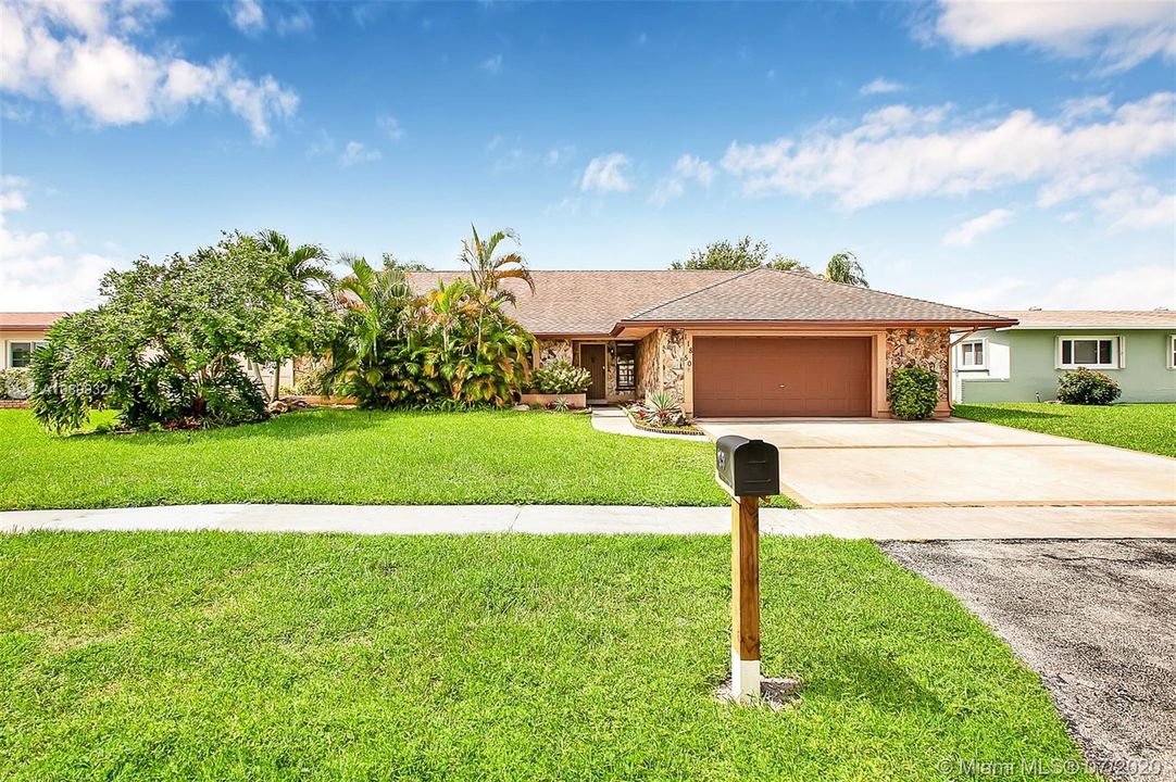 Vendido Recientemente: $474,900 (4 camas, 2 baños, 2138 Pies cuadrados)