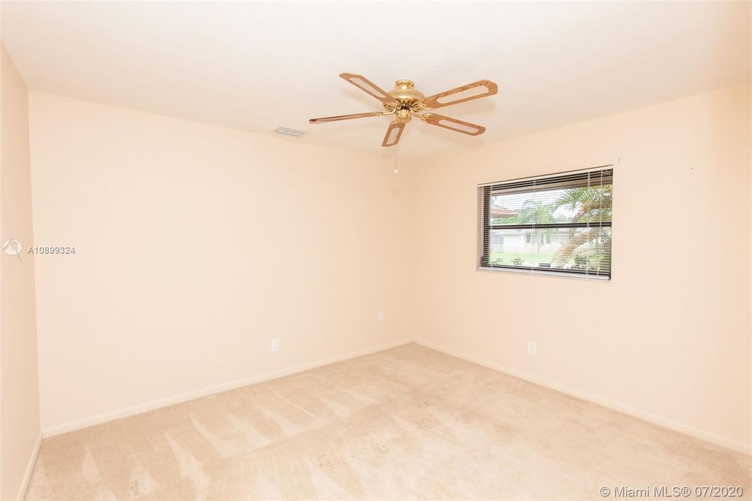 Vendido Recientemente: $474,900 (4 camas, 2 baños, 2138 Pies cuadrados)