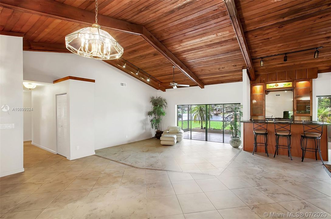 Vendido Recientemente: $474,900 (4 camas, 2 baños, 2138 Pies cuadrados)