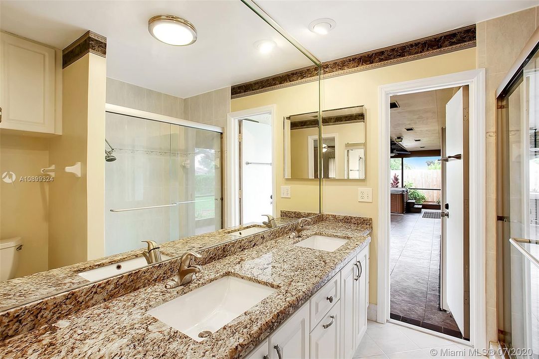 Master Bath with double sinks, and shower, cabana bath.