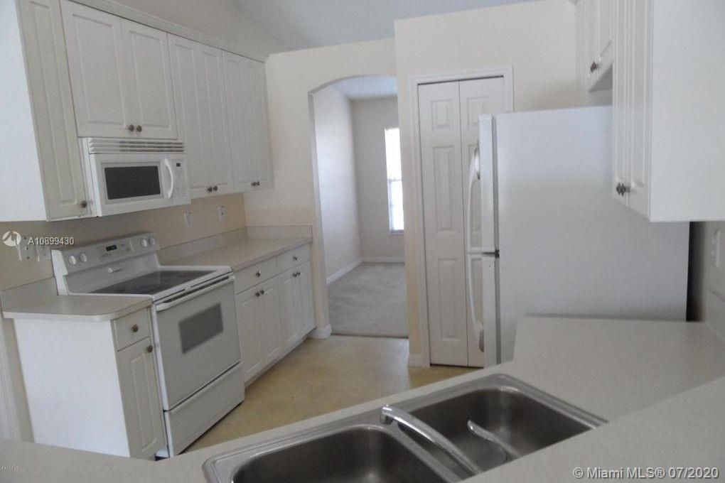 Recently Sold: $245,000 (4 beds, 3 baths, 2320 Square Feet)