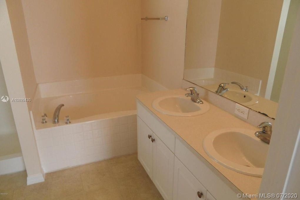 Recently Sold: $245,000 (4 beds, 3 baths, 2320 Square Feet)