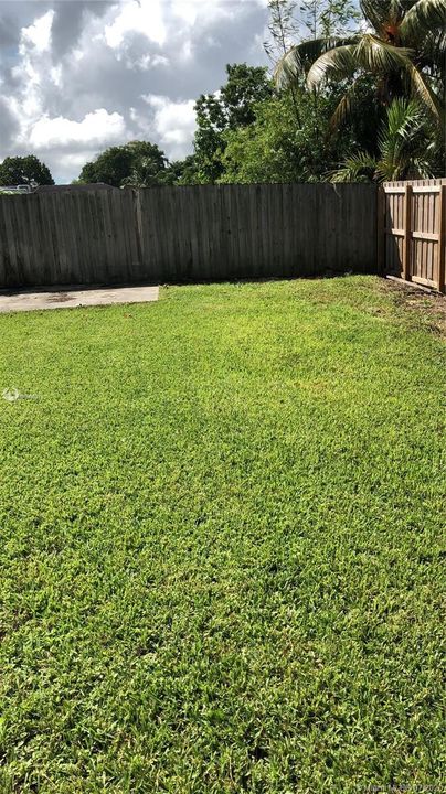 Недавно продано: $295,000 (3 спален, 3 ванн, 1600 Квадратных фут)