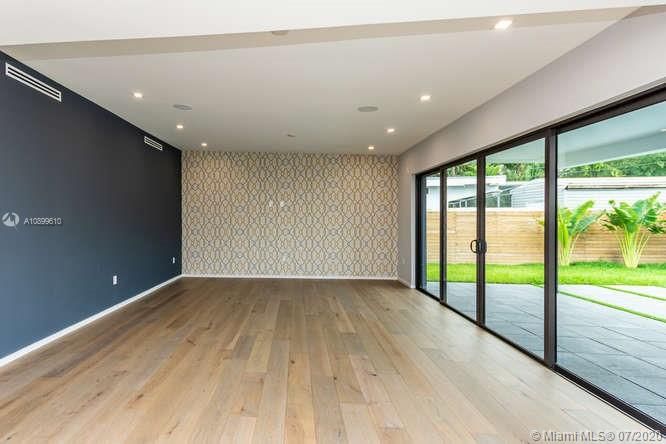 Recently Sold: $1,189,000 (5 beds, 3 baths, 2185 Square Feet)