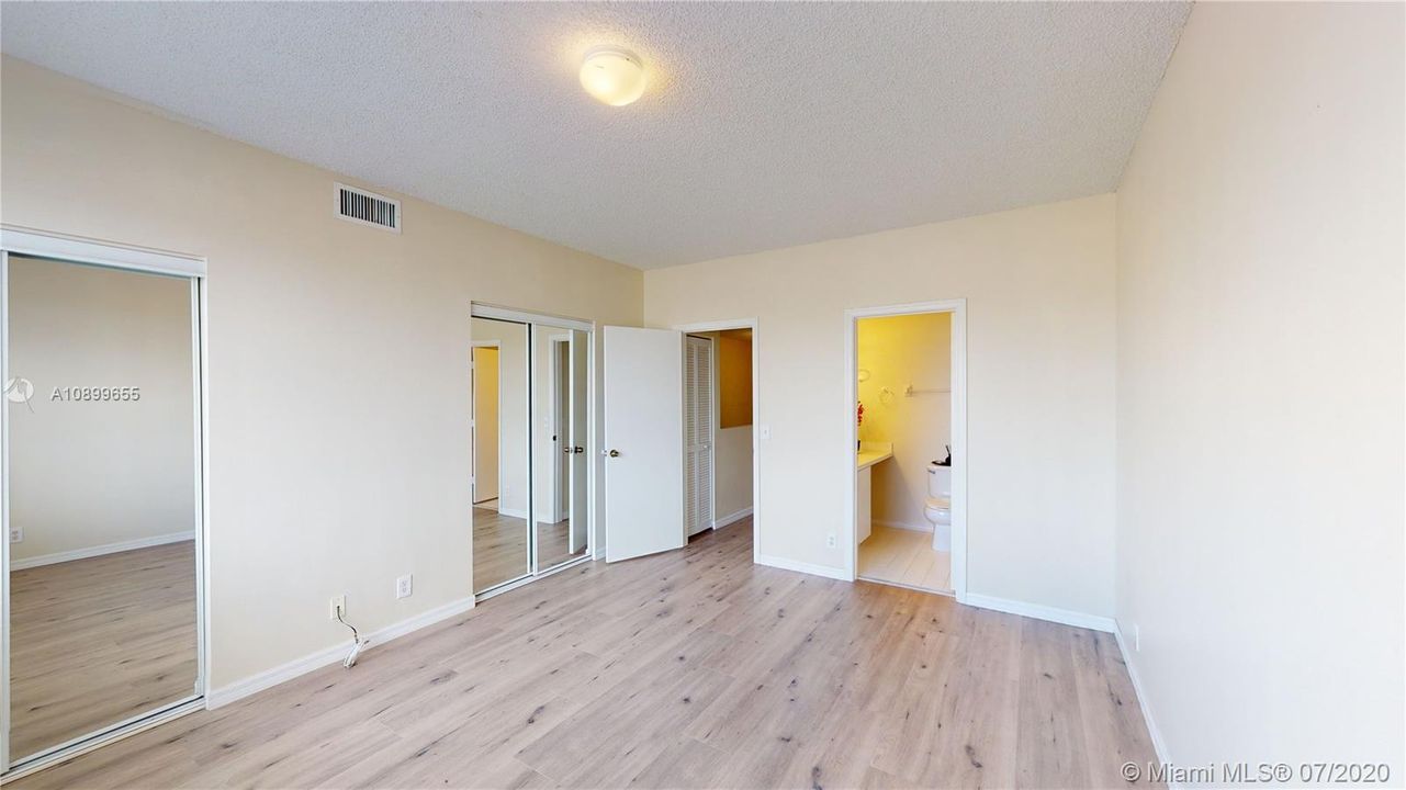 Recently Sold: $245,000 (2 beds, 2 baths, 1110 Square Feet)