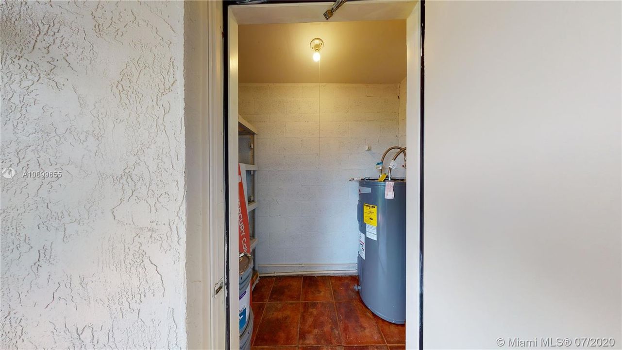 Vendido Recientemente: $245,000 (2 camas, 2 baños, 1110 Pies cuadrados)