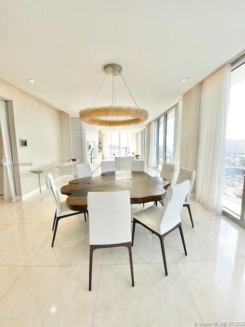 Recientemente alquilado: $15,000 (4 camas, 5 baños, 3024 Pies cuadrados)