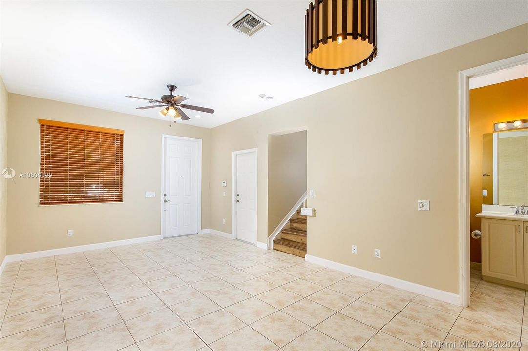 Recently Sold: $255,000 (3 beds, 3 baths, 1560 Square Feet)