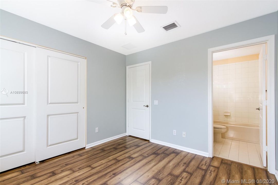 Recently Sold: $255,000 (3 beds, 3 baths, 1560 Square Feet)
