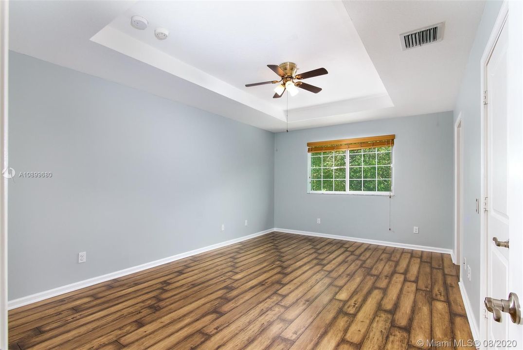 Recently Sold: $255,000 (3 beds, 3 baths, 1560 Square Feet)