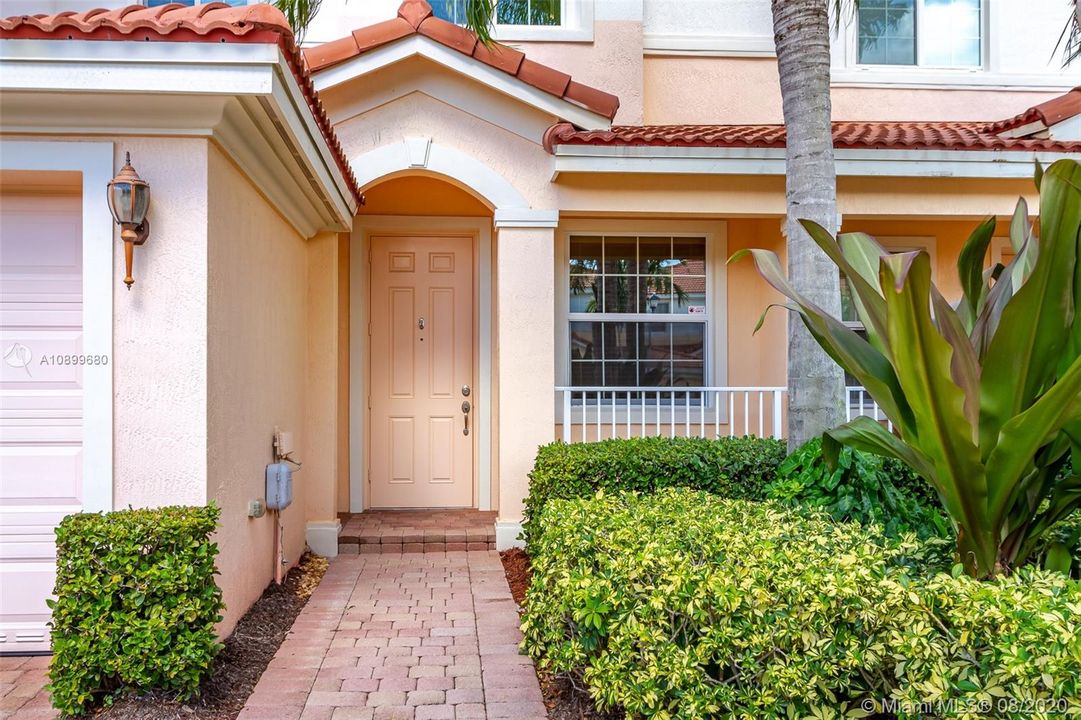 Recently Sold: $255,000 (3 beds, 3 baths, 1560 Square Feet)