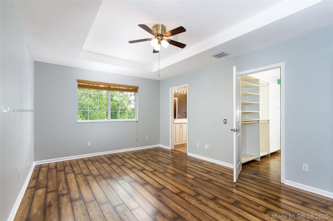 Recently Sold: $255,000 (3 beds, 3 baths, 1560 Square Feet)