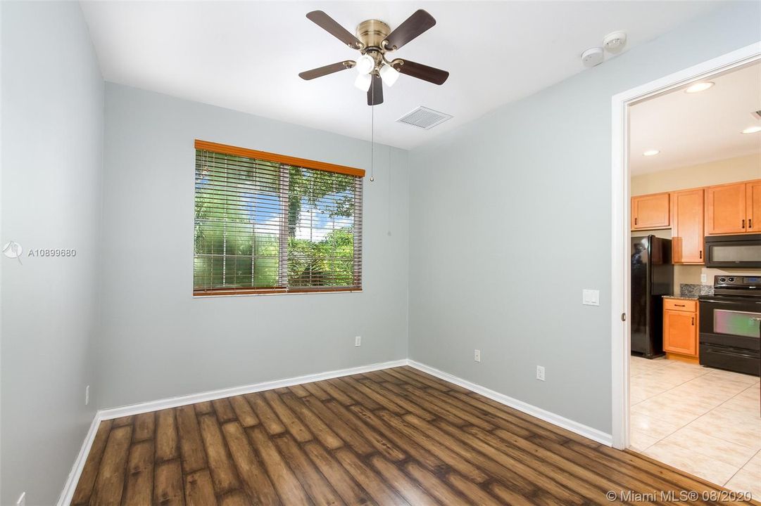 Recently Sold: $255,000 (3 beds, 3 baths, 1560 Square Feet)