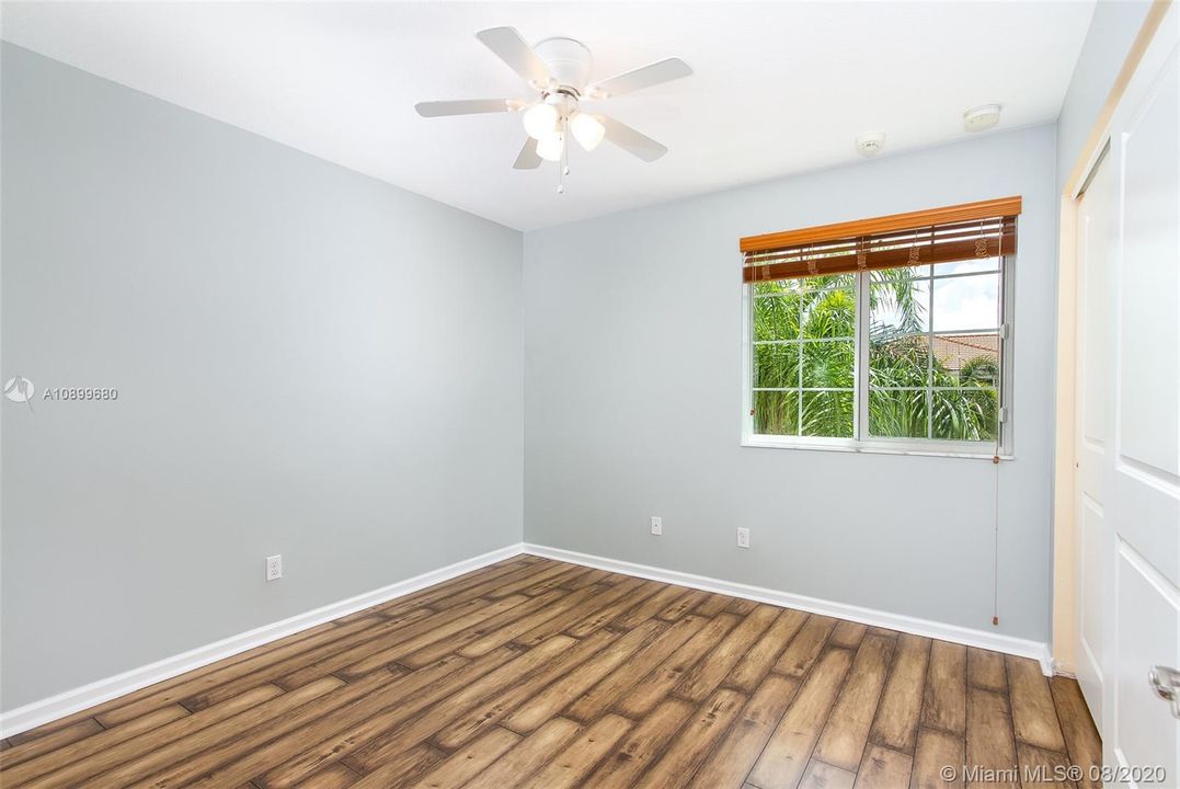 Recently Sold: $255,000 (3 beds, 3 baths, 1560 Square Feet)