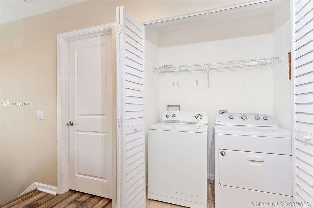 Recently Sold: $255,000 (3 beds, 3 baths, 1560 Square Feet)