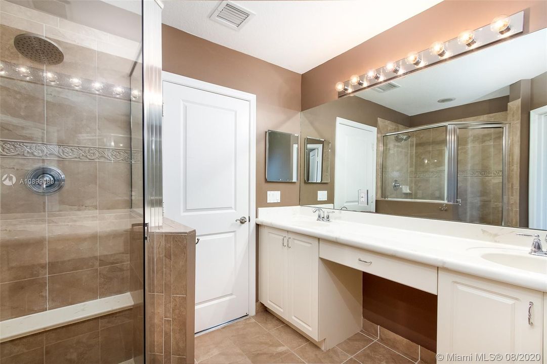 Recently Sold: $255,000 (3 beds, 3 baths, 1560 Square Feet)
