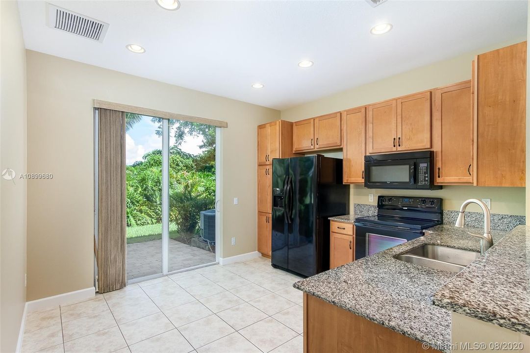 Recently Sold: $255,000 (3 beds, 3 baths, 1560 Square Feet)