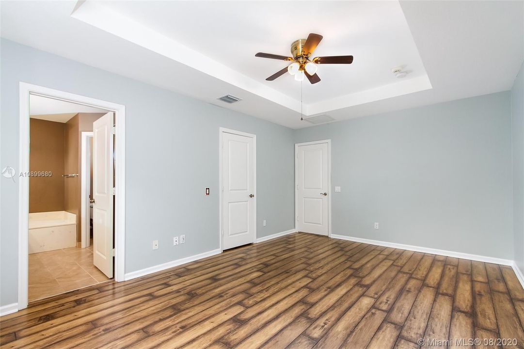 Recently Sold: $255,000 (3 beds, 3 baths, 1560 Square Feet)