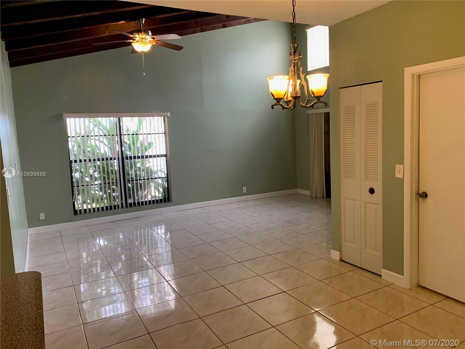 Recientemente alquilado: $1,600 (2 camas, 2 baños, 1080 Pies cuadrados)