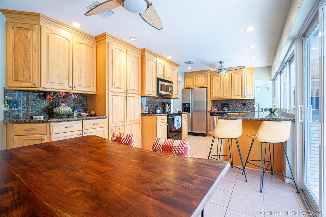 Vendido Recientemente: $415,000 (3 camas, 2 baños, 1443 Pies cuadrados)
