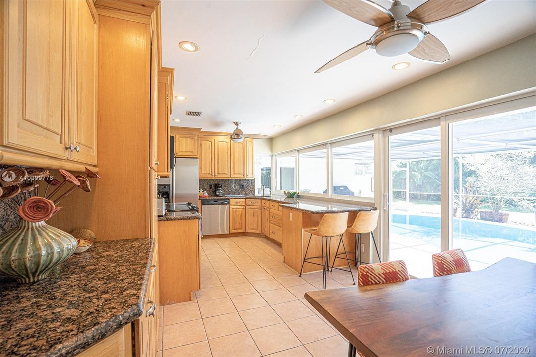 Vendido Recientemente: $415,000 (3 camas, 2 baños, 1443 Pies cuadrados)