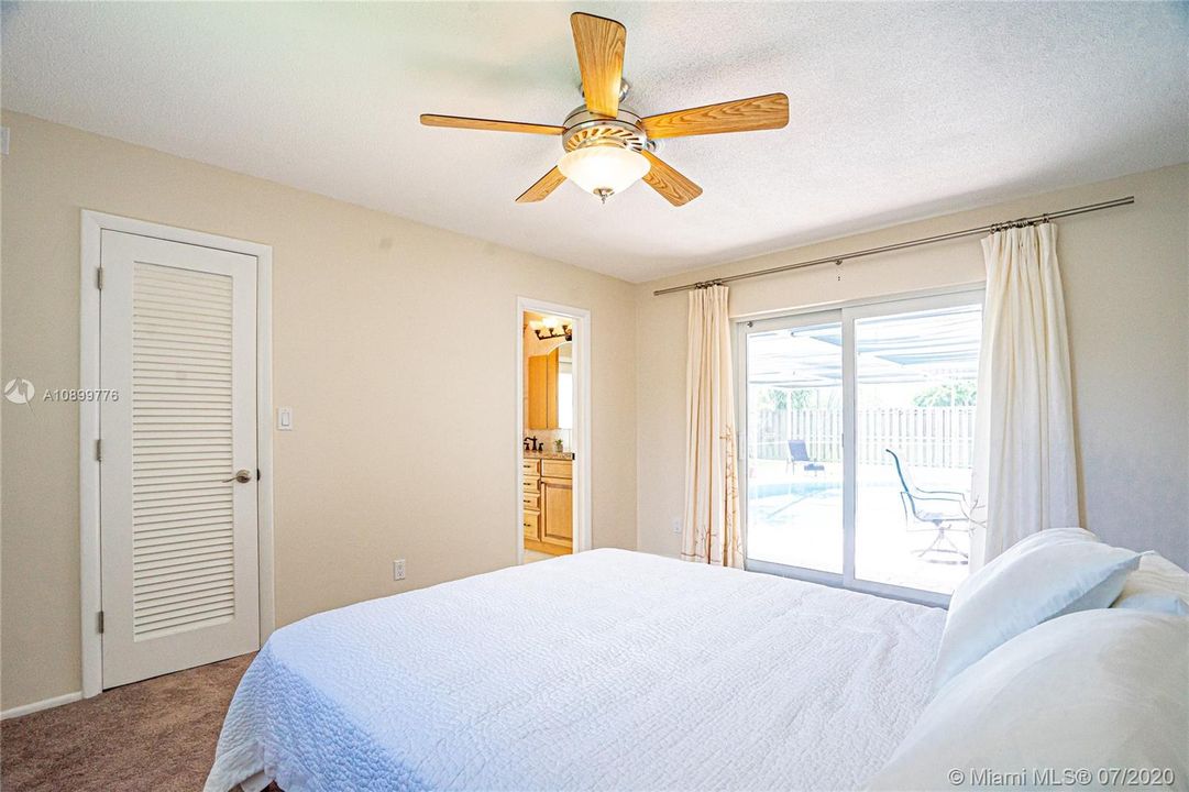 Vendido Recientemente: $415,000 (3 camas, 2 baños, 1443 Pies cuadrados)
