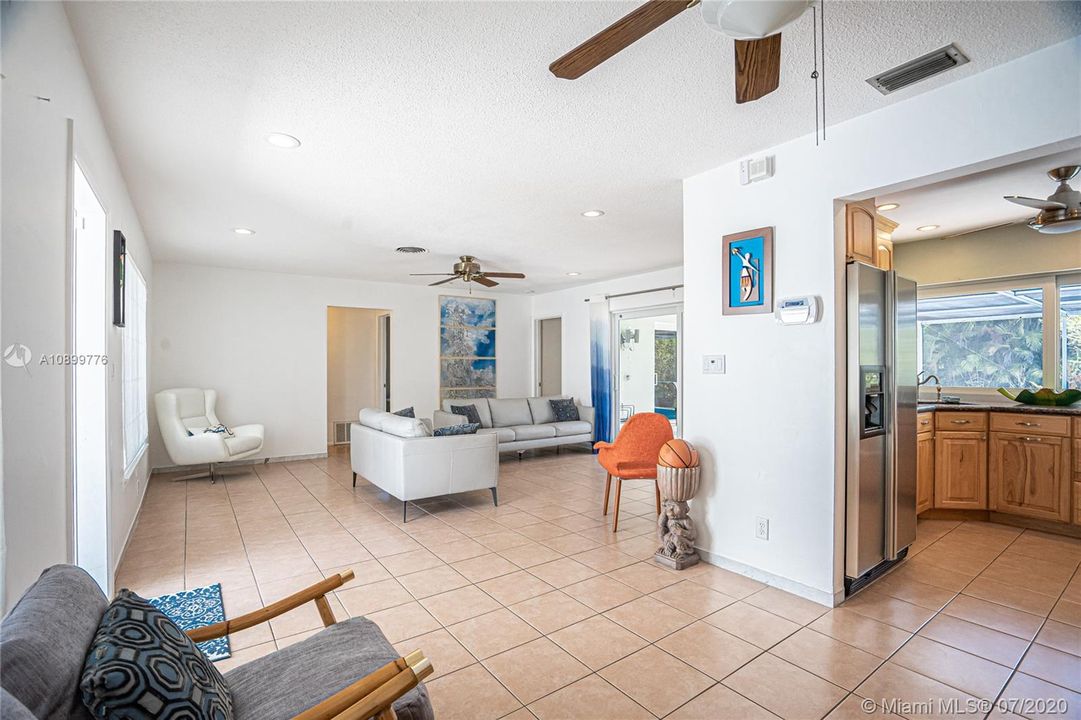 Vendido Recientemente: $415,000 (3 camas, 2 baños, 1443 Pies cuadrados)