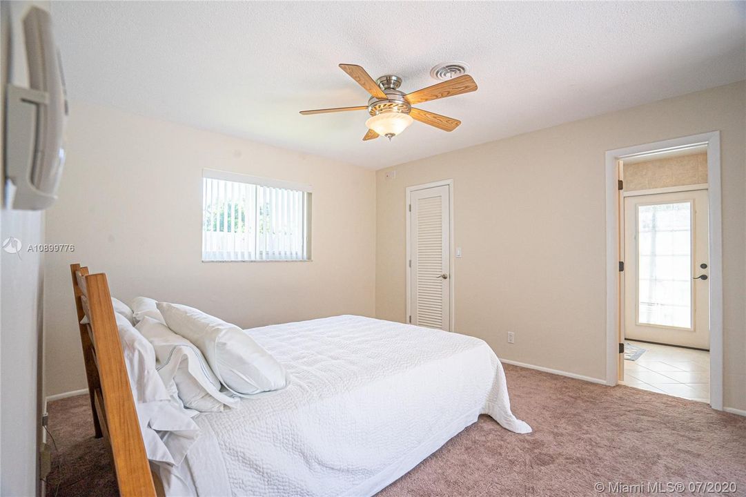 Vendido Recientemente: $415,000 (3 camas, 2 baños, 1443 Pies cuadrados)