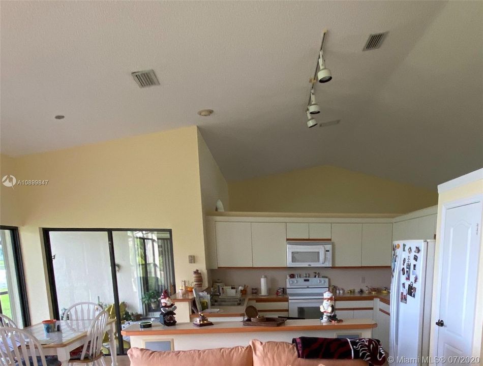 Vendido Recientemente: $549,000 (3 camas, 2 baños, 2760 Pies cuadrados)