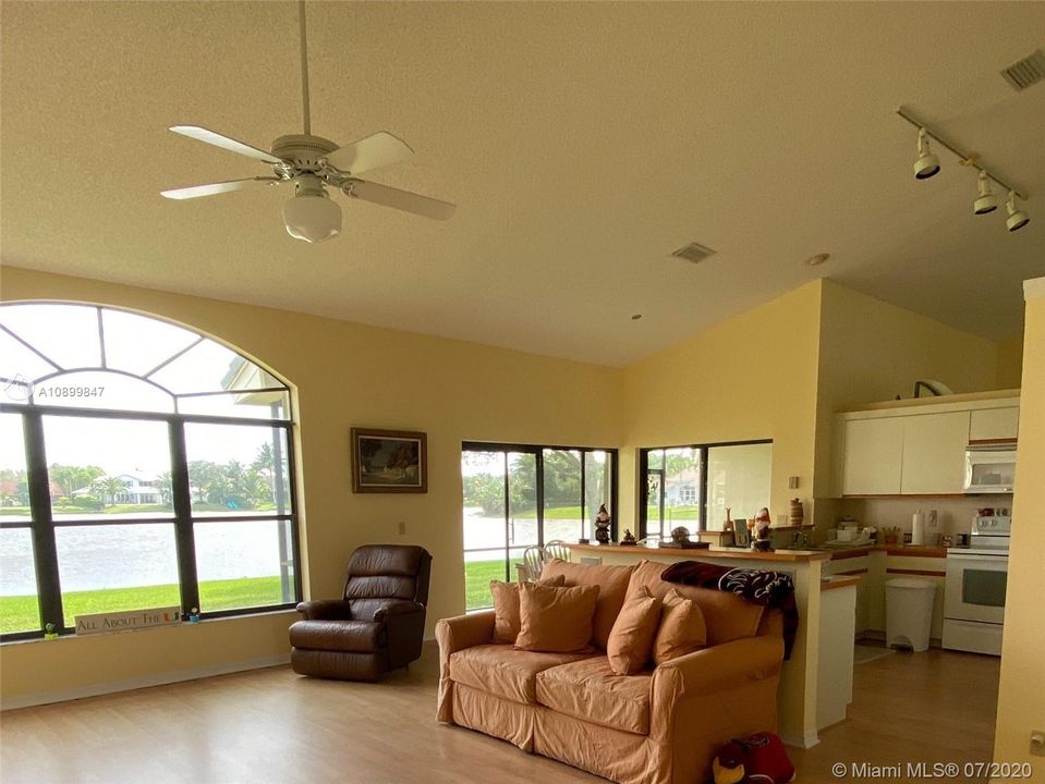 Vendido Recientemente: $549,000 (3 camas, 2 baños, 2760 Pies cuadrados)