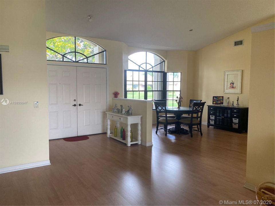 Vendido Recientemente: $549,000 (3 camas, 2 baños, 2760 Pies cuadrados)