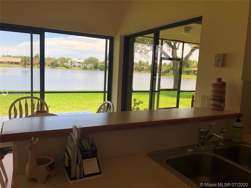 Vendido Recientemente: $549,000 (3 camas, 2 baños, 2760 Pies cuadrados)