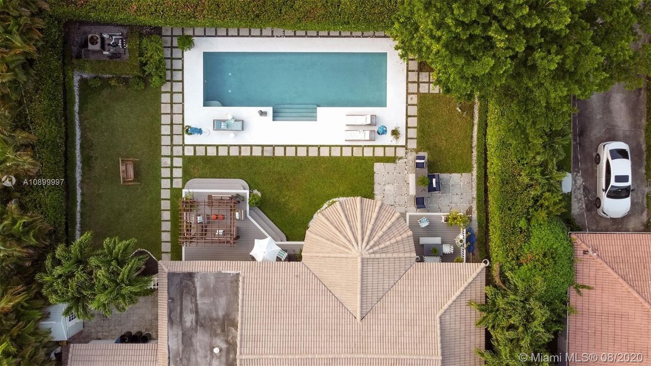 Vendido Recientemente: $1,295,000 (4 camas, 3 baños, 2330 Pies cuadrados)