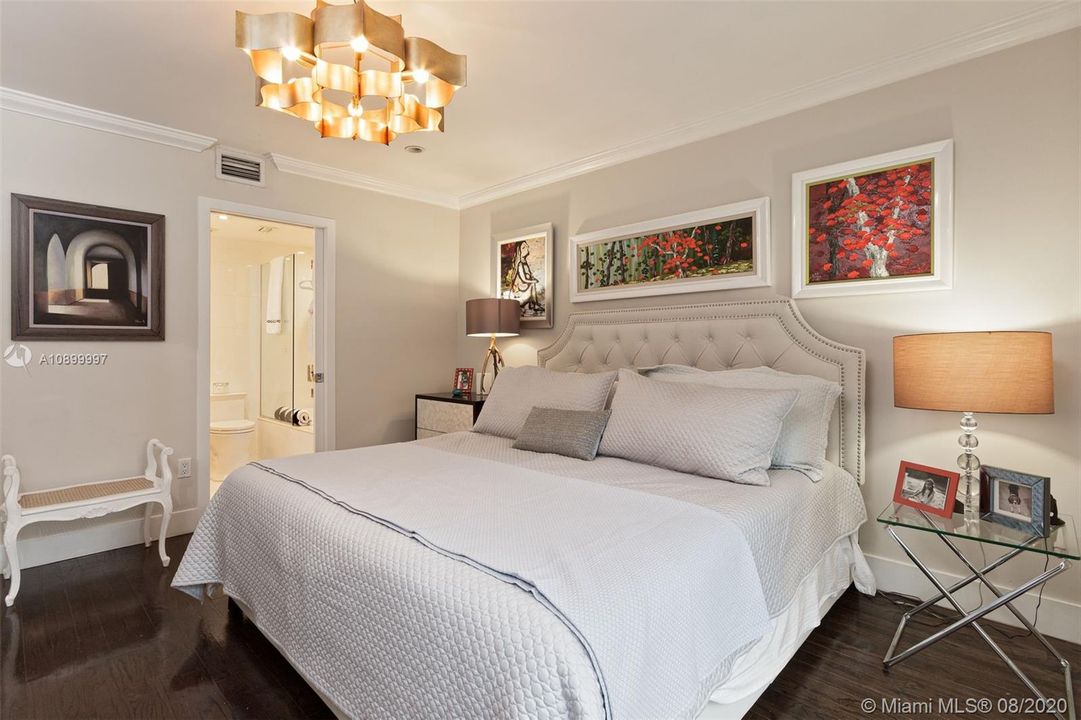 Vendido Recientemente: $1,295,000 (4 camas, 3 baños, 2330 Pies cuadrados)