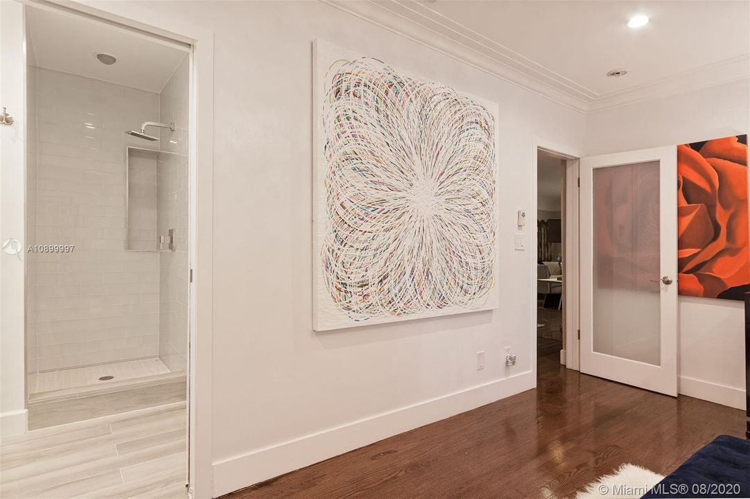 Vendido Recientemente: $1,295,000 (4 camas, 3 baños, 2330 Pies cuadrados)