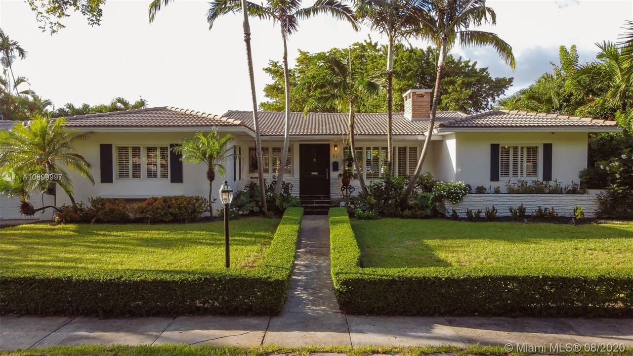 Vendido Recientemente: $1,295,000 (4 camas, 3 baños, 2330 Pies cuadrados)