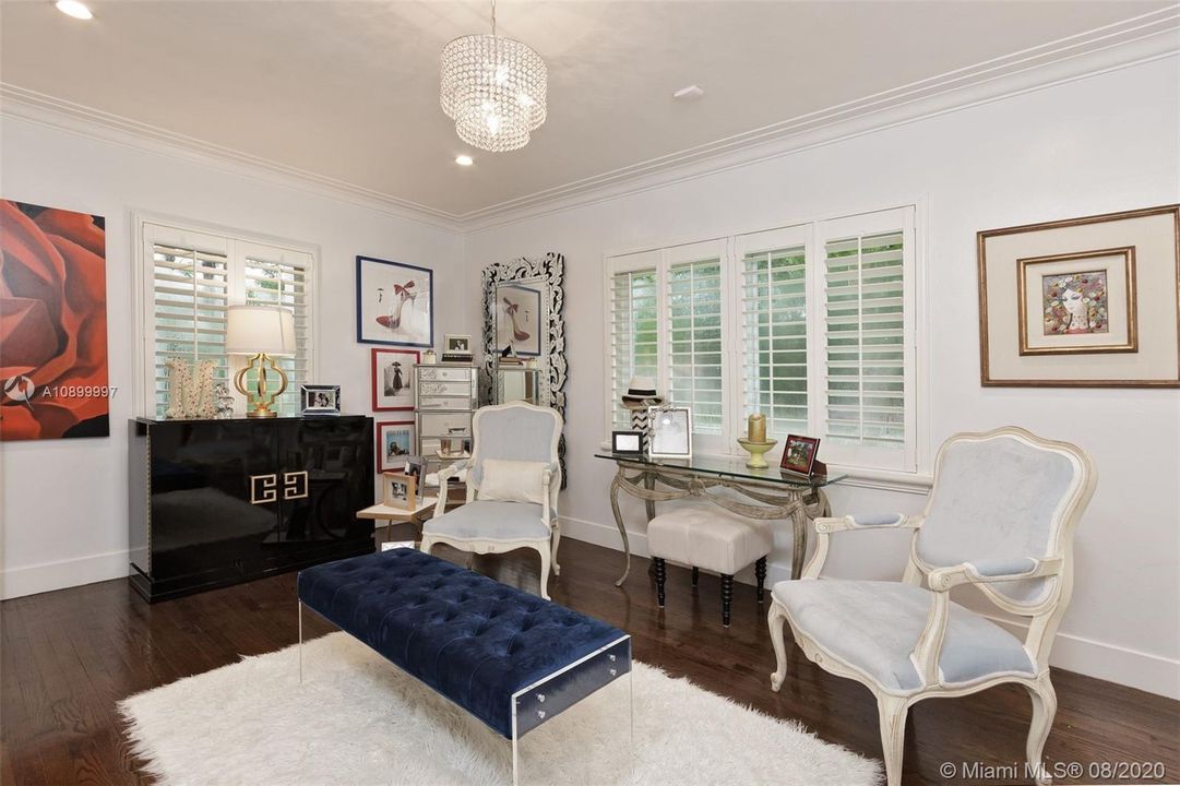 Vendido Recientemente: $1,295,000 (4 camas, 3 baños, 2330 Pies cuadrados)