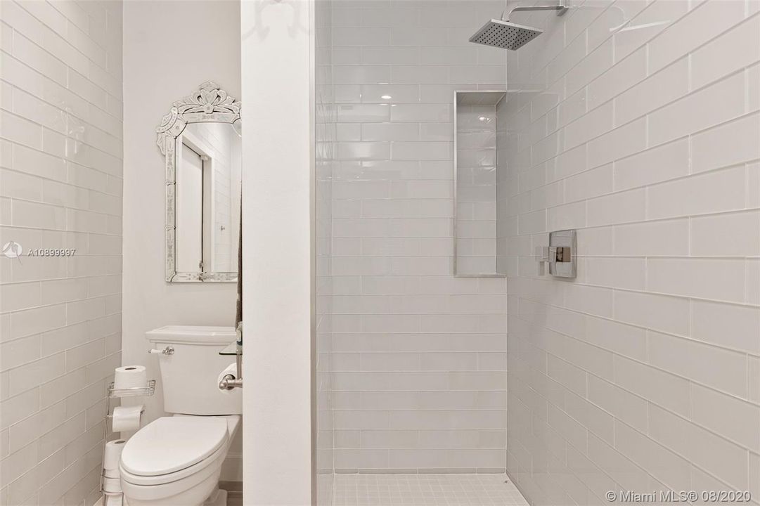 Vendido Recientemente: $1,295,000 (4 camas, 3 baños, 2330 Pies cuadrados)