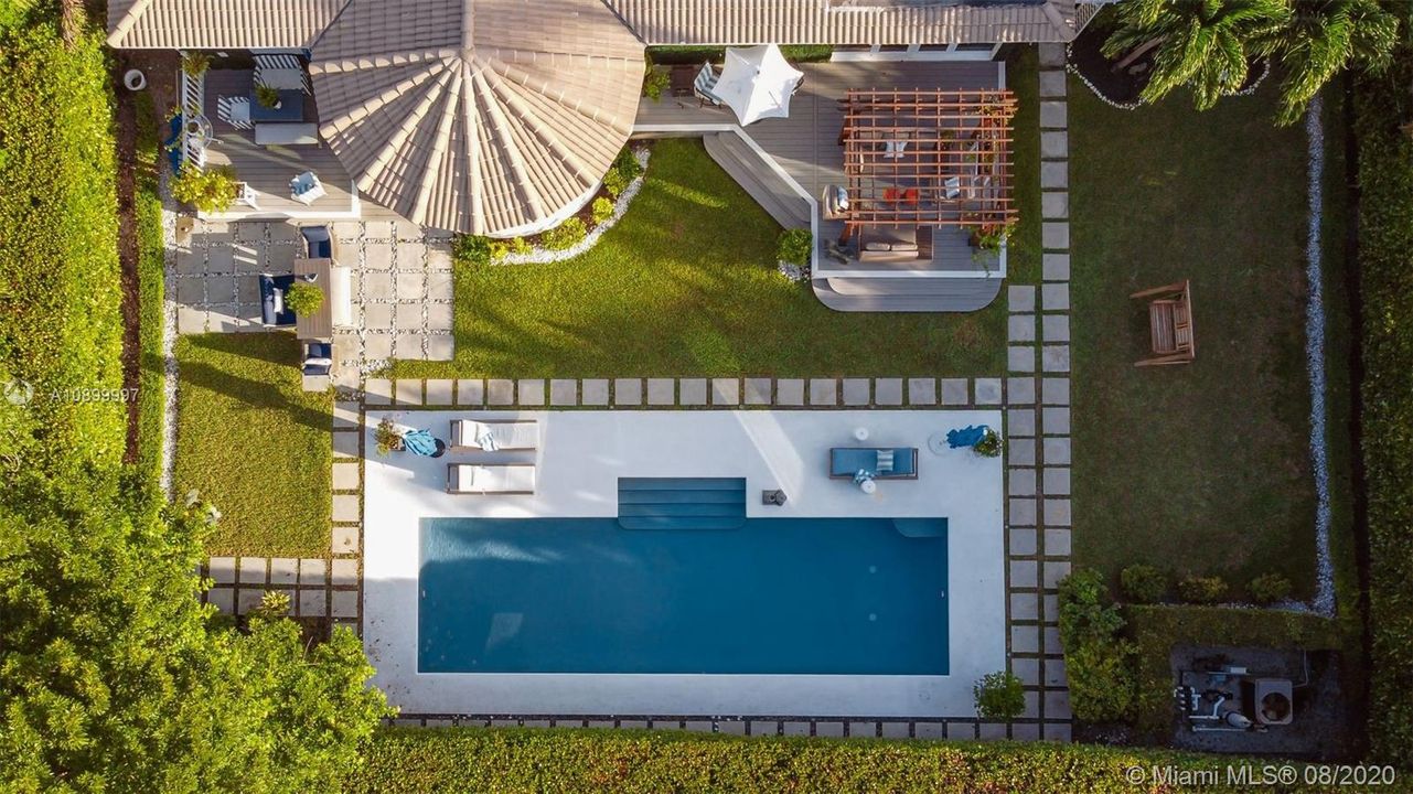 Vendido Recientemente: $1,295,000 (4 camas, 3 baños, 2330 Pies cuadrados)