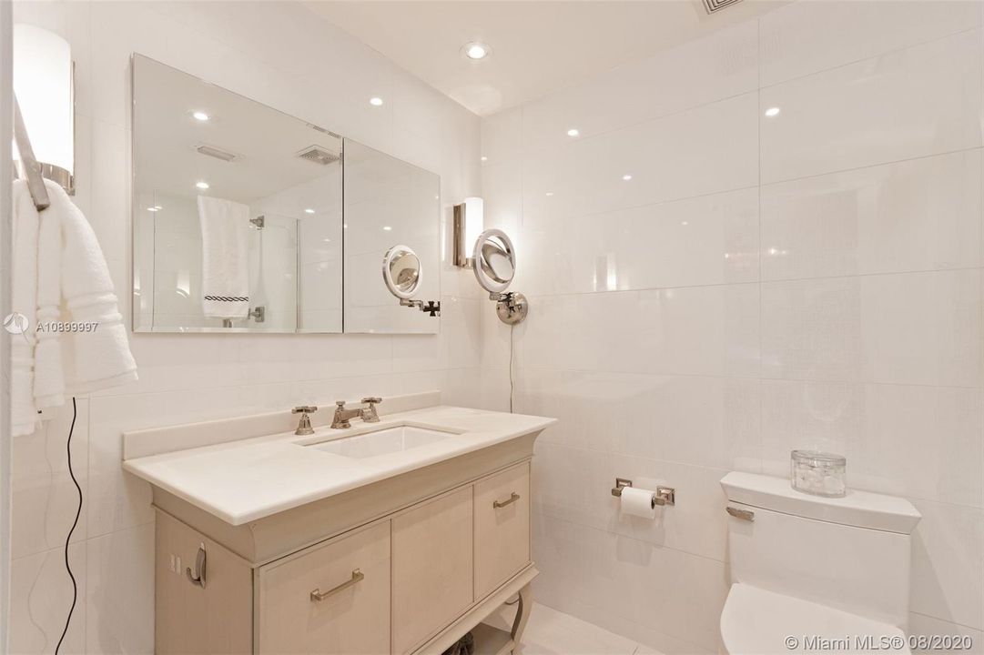 Vendido Recientemente: $1,295,000 (4 camas, 3 baños, 2330 Pies cuadrados)