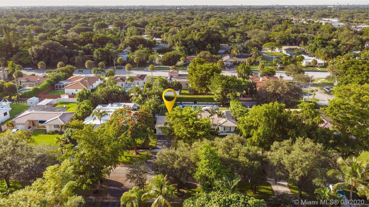 Vendido Recientemente: $1,295,000 (4 camas, 3 baños, 2330 Pies cuadrados)