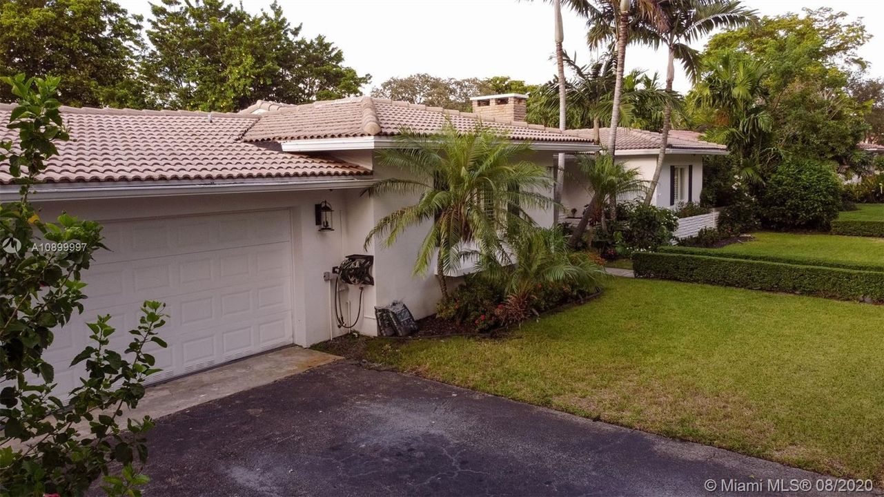 Vendido Recientemente: $1,295,000 (4 camas, 3 baños, 2330 Pies cuadrados)