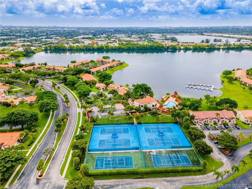 Recently remodeled tennis courts, still in process. 6 courts! You can also see a boat launch and main community club house by the pool.