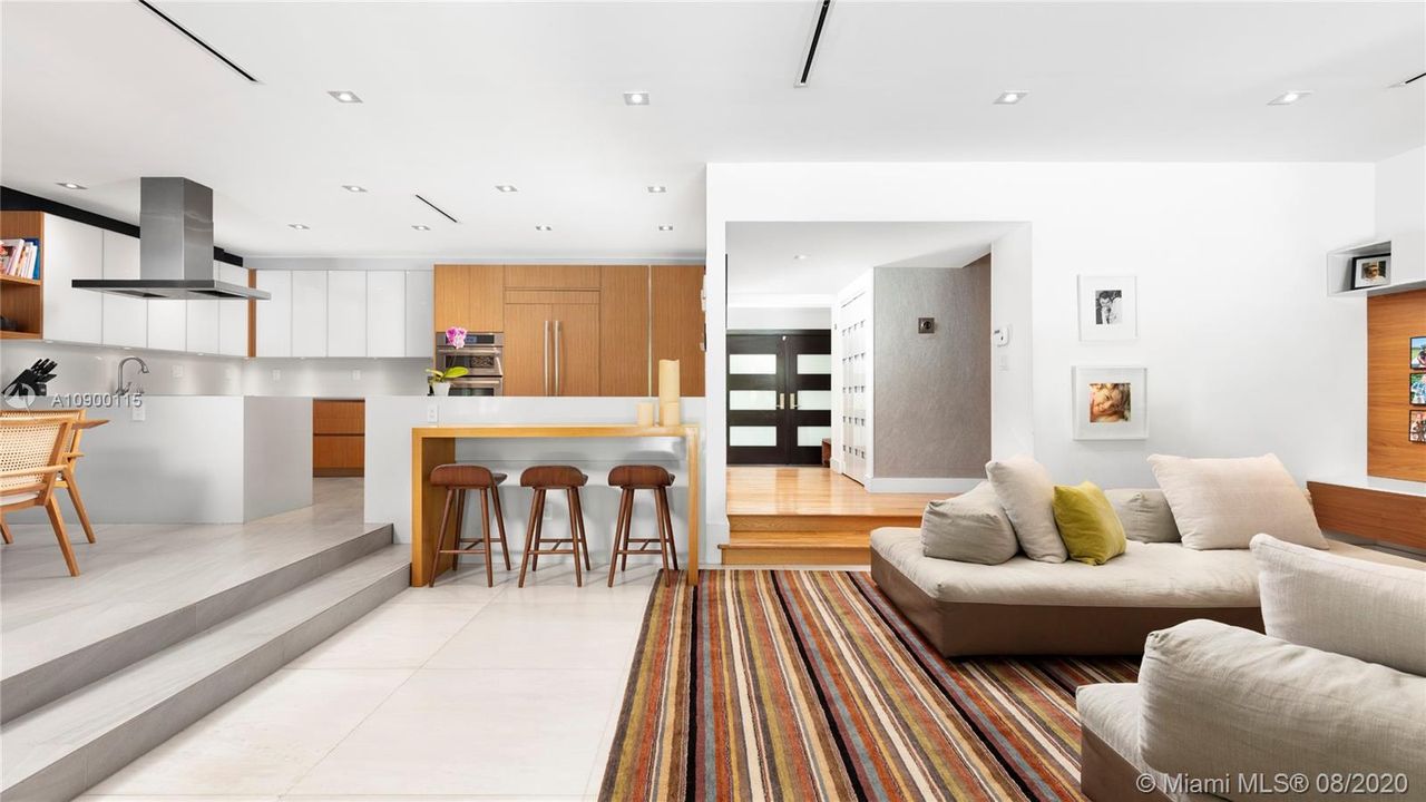 Recently Sold: $1,595,000 (4 beds, 4 baths, 3237 Square Feet)
