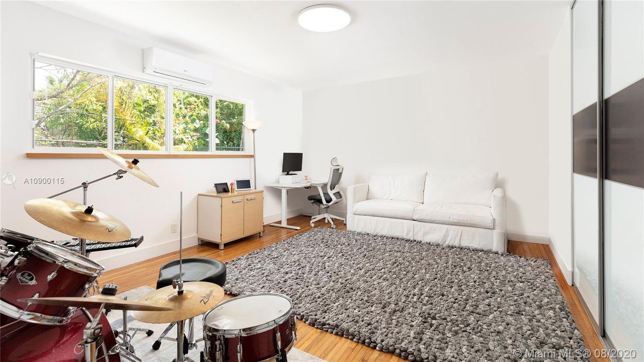 Recently Sold: $1,595,000 (4 beds, 4 baths, 3237 Square Feet)