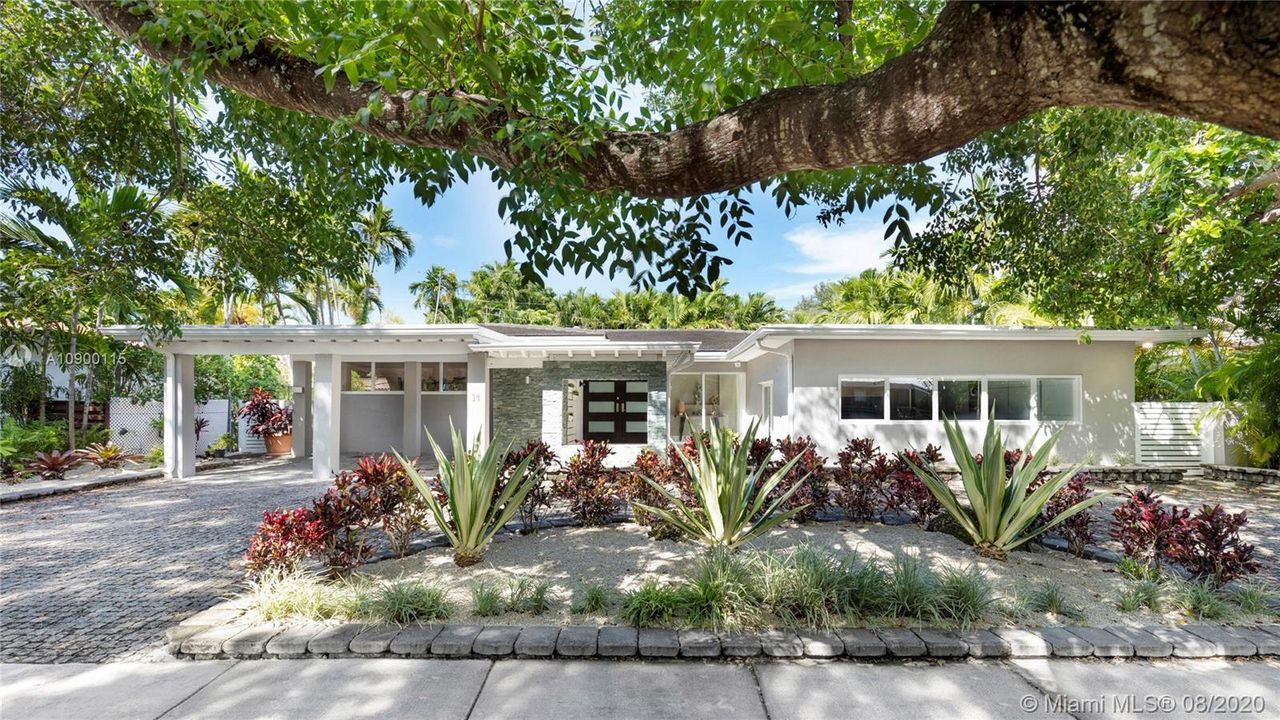Recently Sold: $1,595,000 (4 beds, 4 baths, 3237 Square Feet)