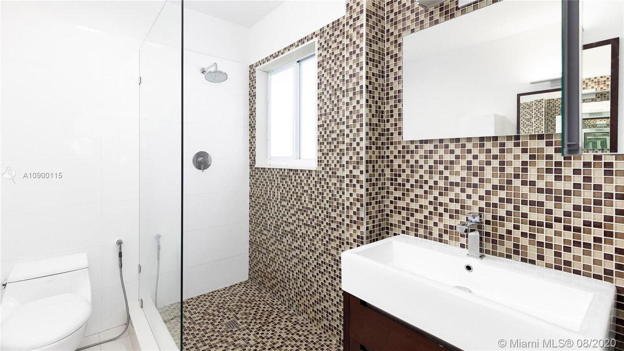 Recently Sold: $1,595,000 (4 beds, 4 baths, 3237 Square Feet)