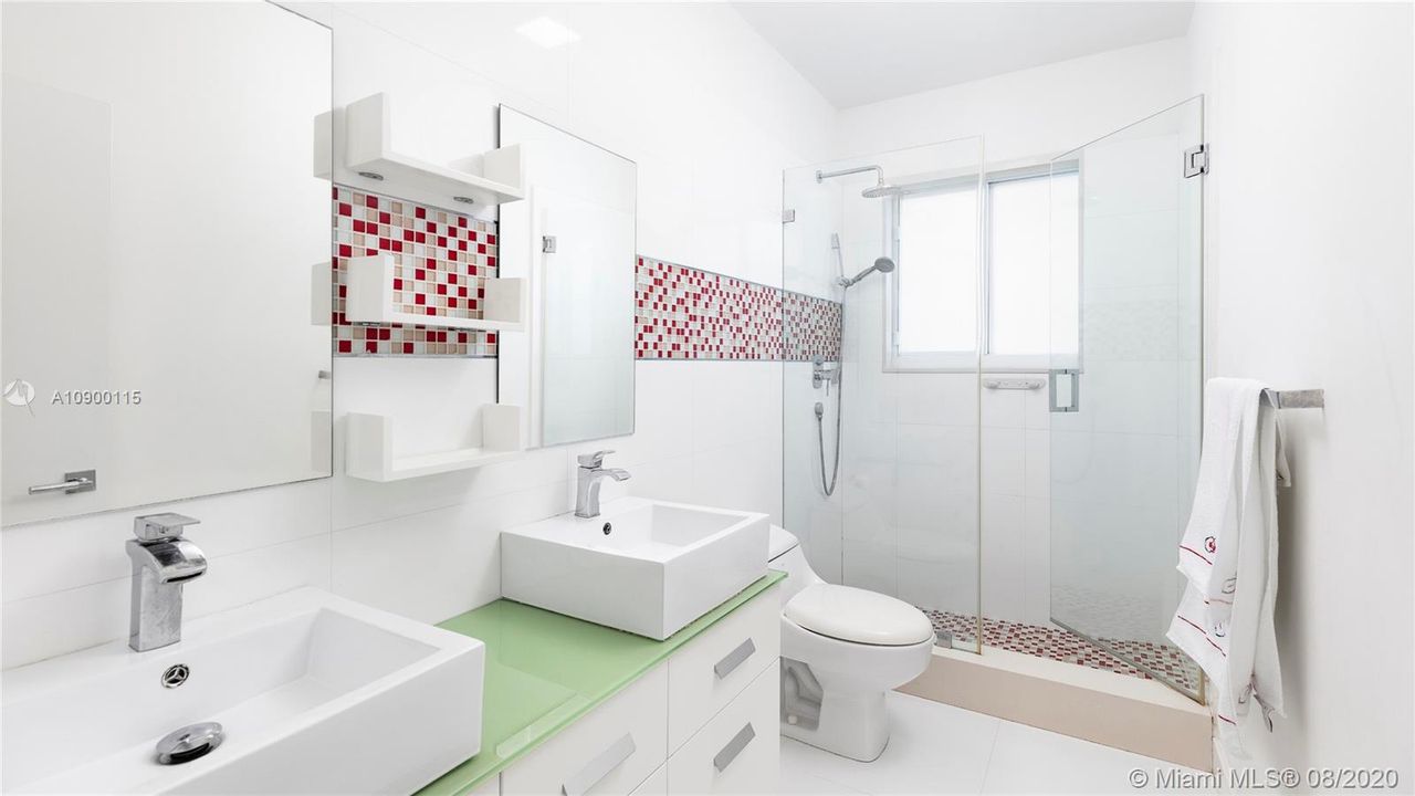 Recently Sold: $1,595,000 (4 beds, 4 baths, 3237 Square Feet)