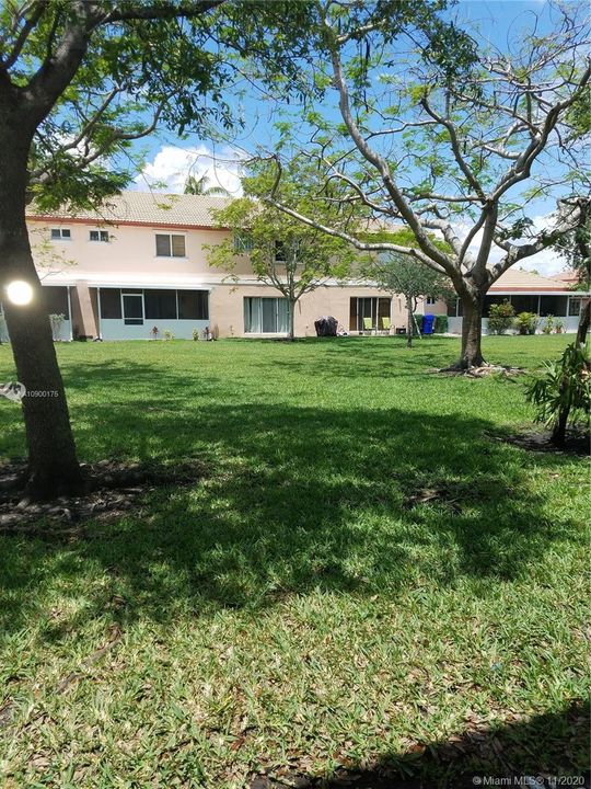 Recently Rented: $1,900 (3 beds, 2 baths, 1361 Square Feet)